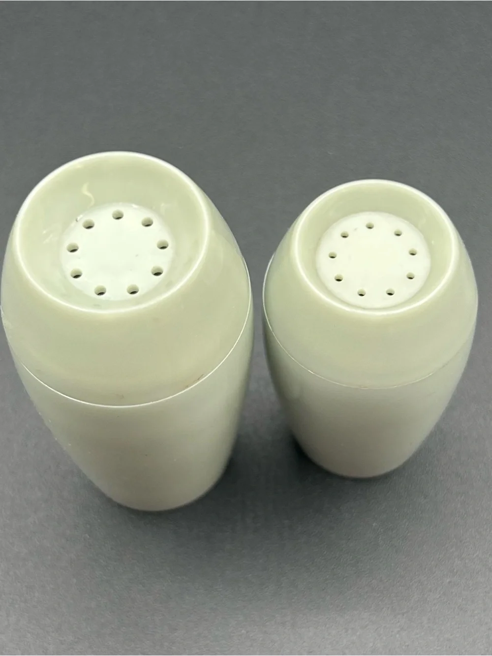 Vintage Retro Thermoplastic Salt Pepper Shakers Green VaLon Germany 2.75